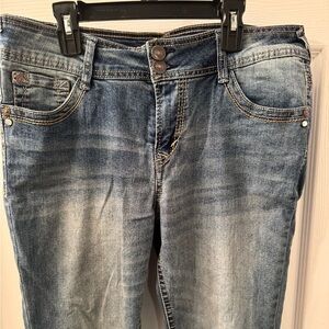Wallflower bootleg cut jeans. Has some stretch to them. Size 13 long.